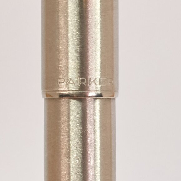 Parker 61 Flighter GT / Fountain Pen / Stainless Steel Body / Gold Trim - Picture 8 of 15